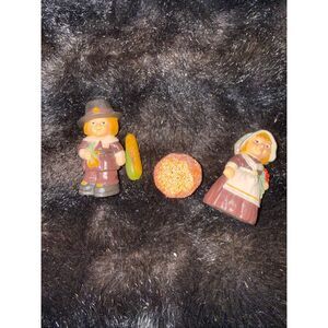 vintage 1978 Hallmark 2.5” Pilgrim boy & girl Thanksgiving Merry Miniatures